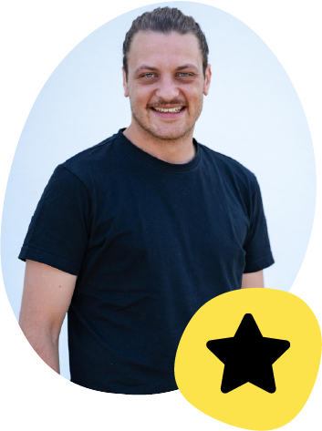 Porträt von Chris, Inhaber der Fahrschule Wöss