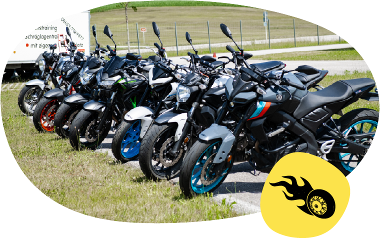 Fahrschul-Motorräder in einer Reihe